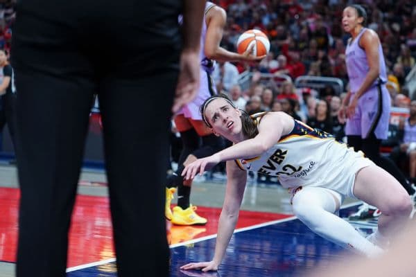 Fever's Caitlin Clark sounds off on non-call in loss to Valkyries